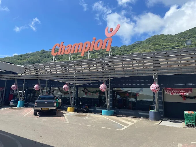 Affiche — Licenciement confirmé pour manipulation de prix chez Champion Toa Moorea
